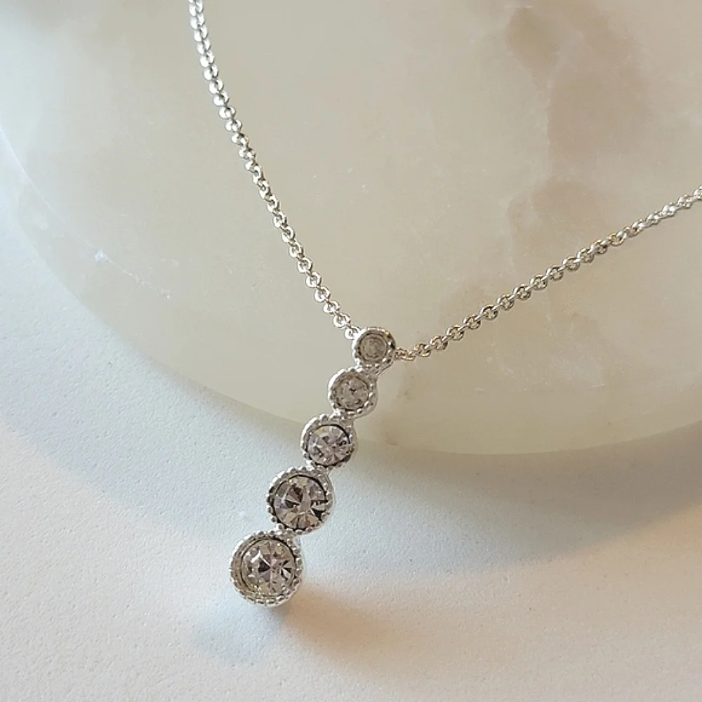 Rare Diamonds Limited Edition Rhinestone Drop Necklace Avon Signed NRT Silver